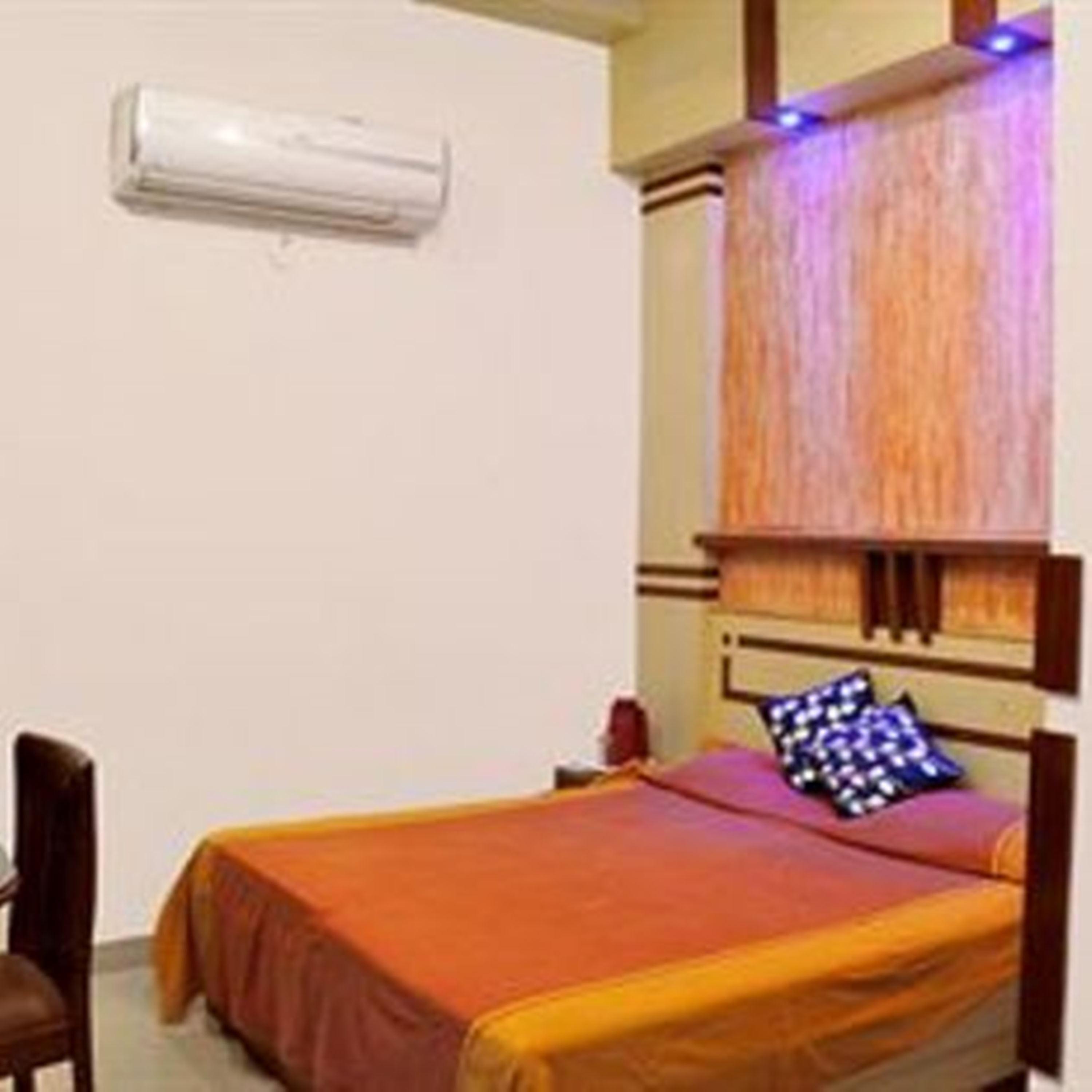 Oyo 3472 Rama New Delhi