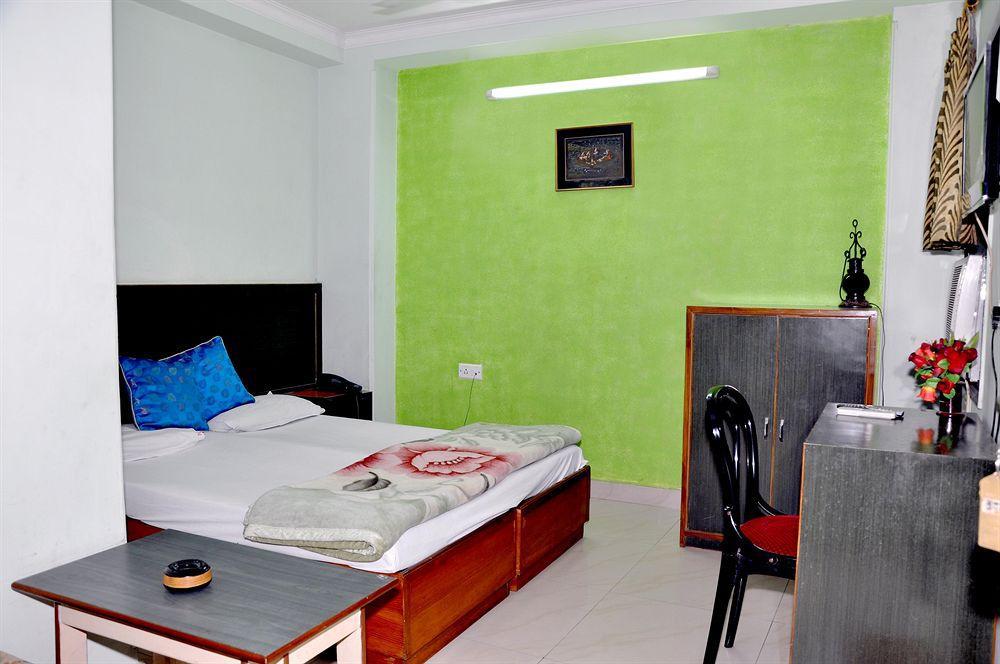 Oyo 3472 Rama 3* New Delhi