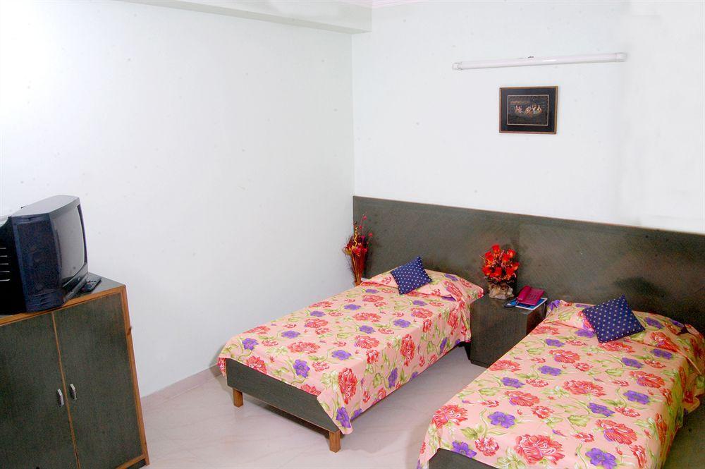 Oyo 3472 Rama New Delhi