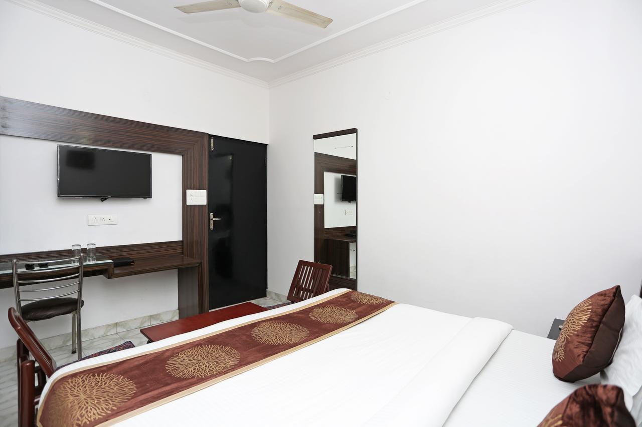 Hotel Oyo 3472 Rama New Delhi