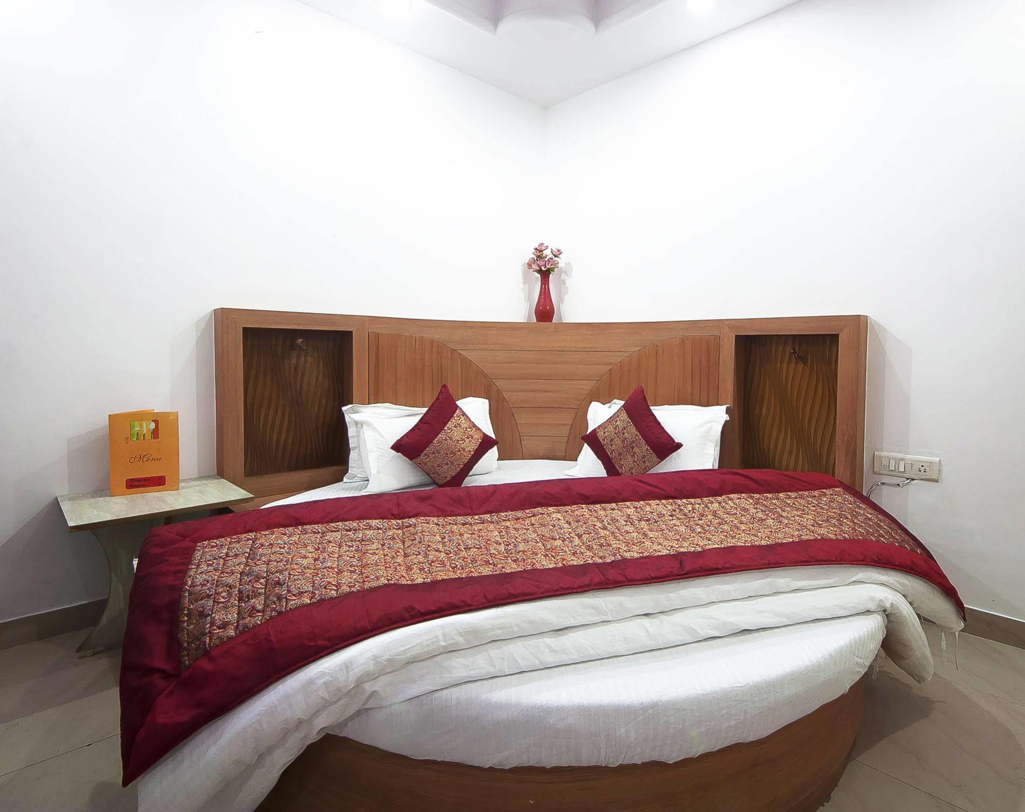 Hotel Oyo 3472 Rama 3*
