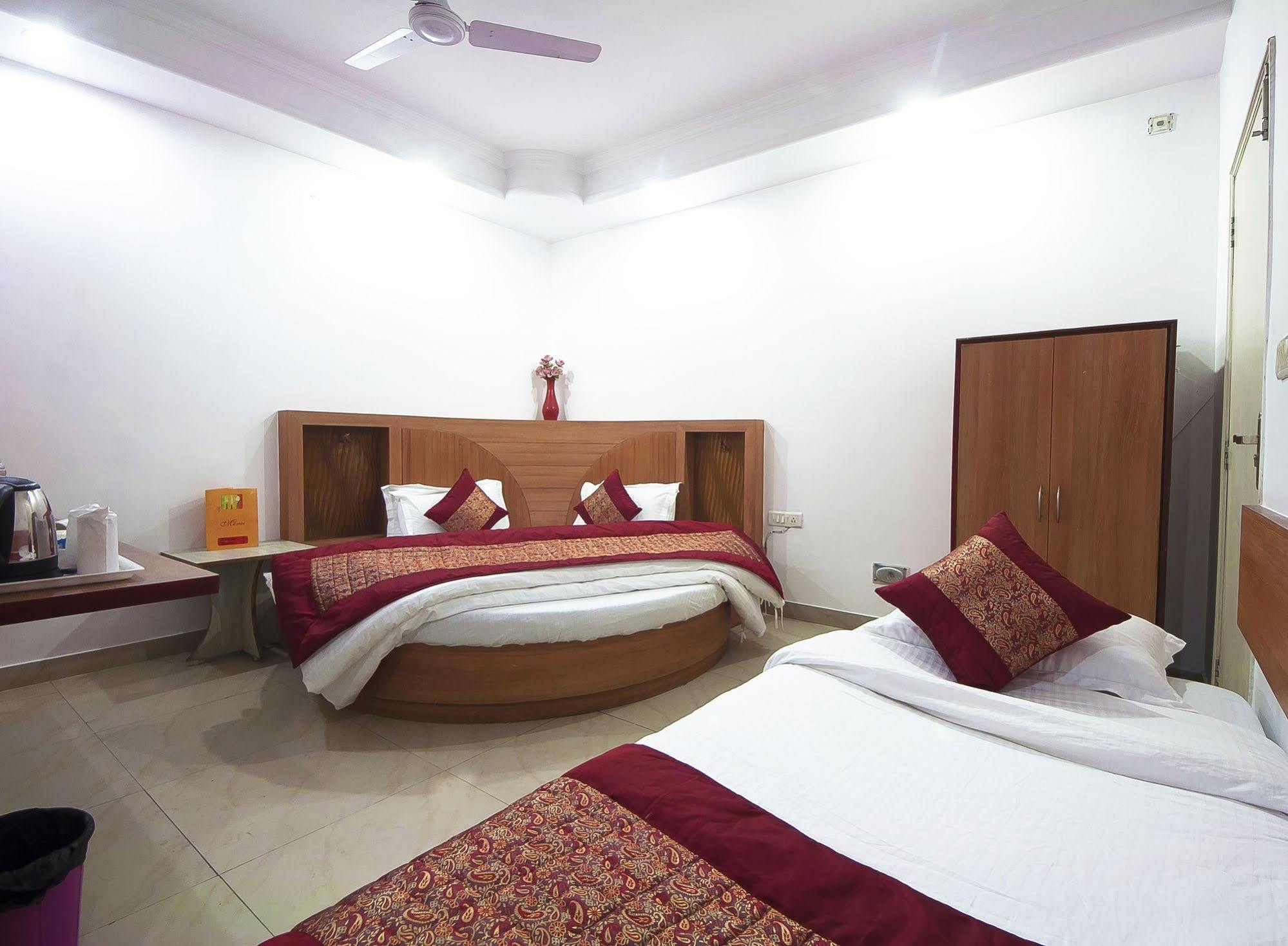 Oyo 3472 Rama 3* New Delhi
